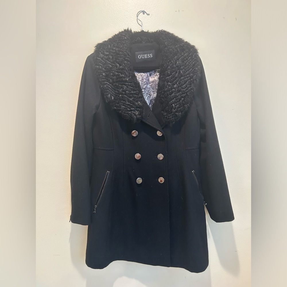 Guess black coat sz large. Wide collar - bold buttons.